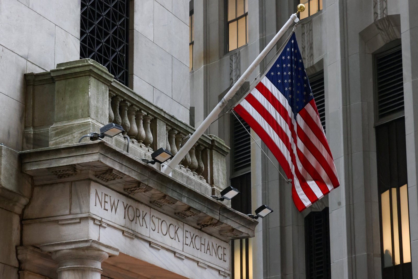 Global Markets React to U.S. Fiscal Policies and Bond Yields